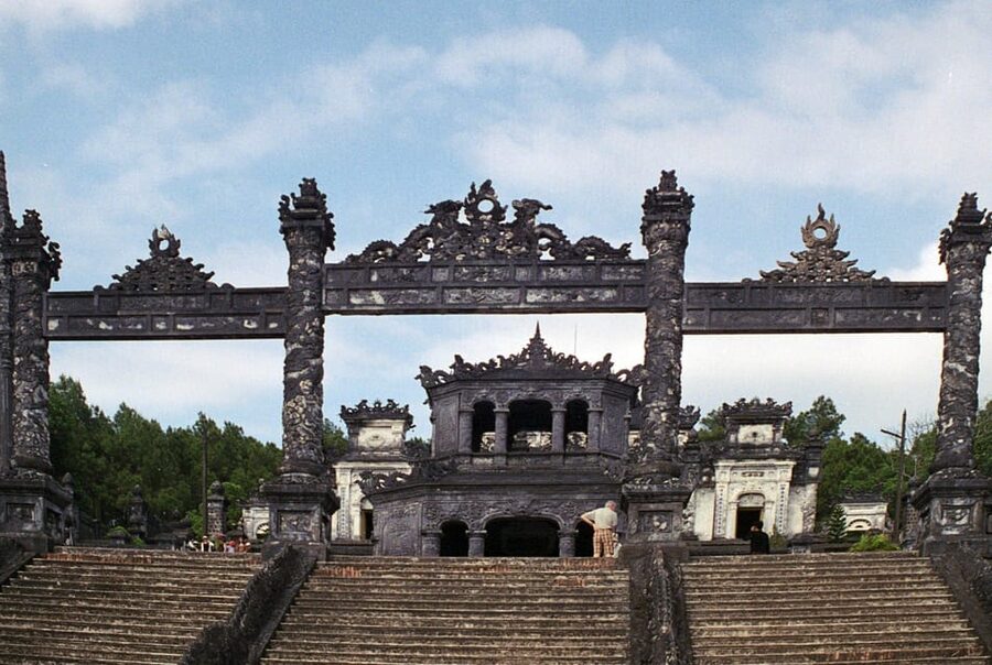 Da Nang: Explore Hue City Full-Day Tour with Lunch - Hue Imperial City: Ngo Mon Gate, Thai Hoa Palace, and Nine Dynastic Urns