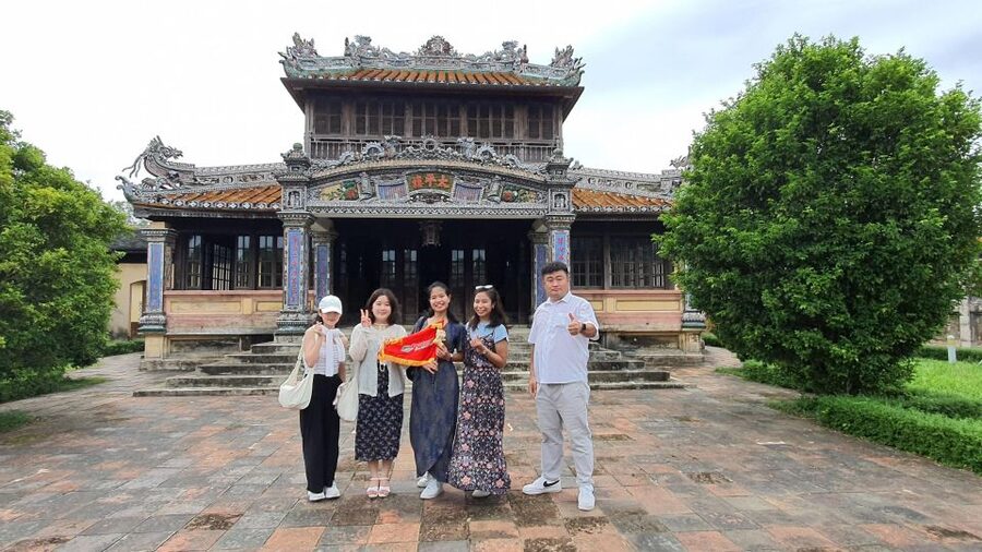 DaNang/Hoi An: Hue Citadel via Hai Van Pass Small Group Tour - Thien Mu Pagoda: a quiet symbol with an active feel