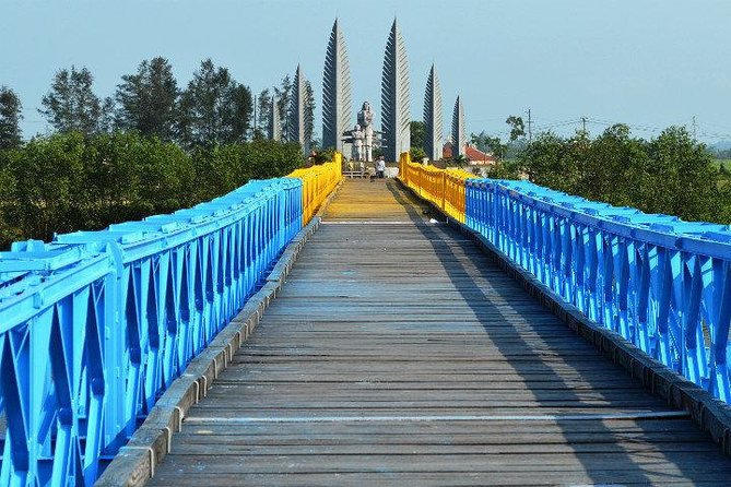 DMZ & Vinh Moc Tunnels – Private Historical Tour from Hue - Hien Luong Bridge and Ben Hai River: The Border That Still Has Meaning