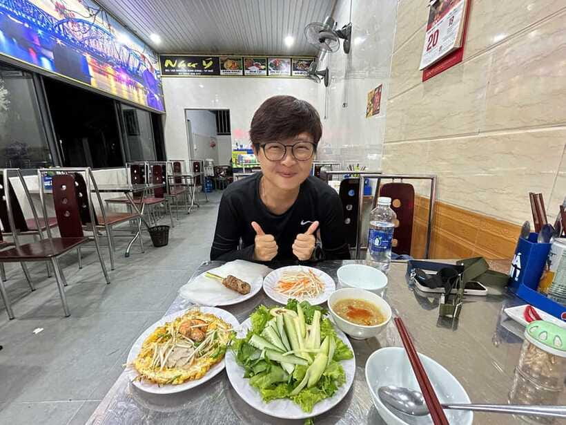 Eat like a local with a local - Walking Tour - Your guide in English: Ruby, Thanh, Bon, Rose, Linh