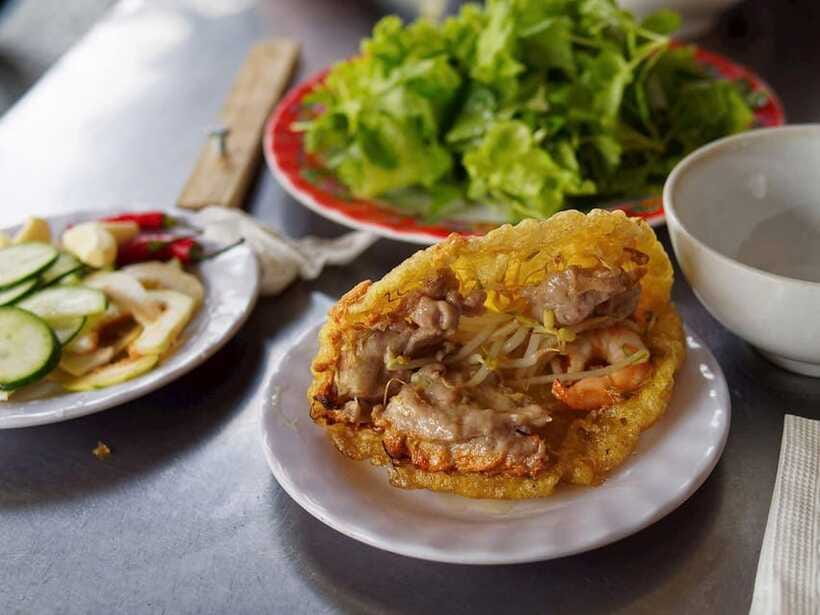 Eat like a local with a local - Walking Tour - Coffee, beer, and pastry: the stop that keeps the walk fun