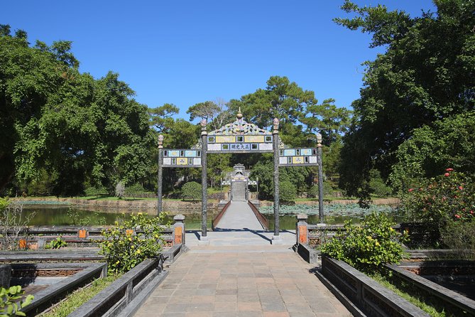 Exploring Hue Imperial City With Professional Driver By Private Car - Stop 1: Thanh Toan Bridge for a Wooden, Covered-Bridge First Impression