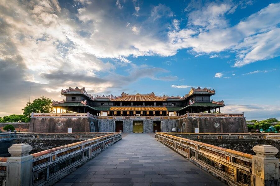 From Da Nang: Private Hue explore, English speaking driver. - Thien Mu Pagoda: A Calm Reset With Iconic Views