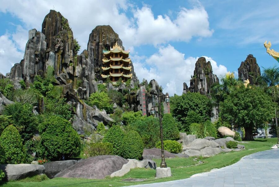 From Hue: Bus Transfer to Hoi An with Sightseeing Stops - Hue to Hoi An by Bus: Why the Scenic Route Works