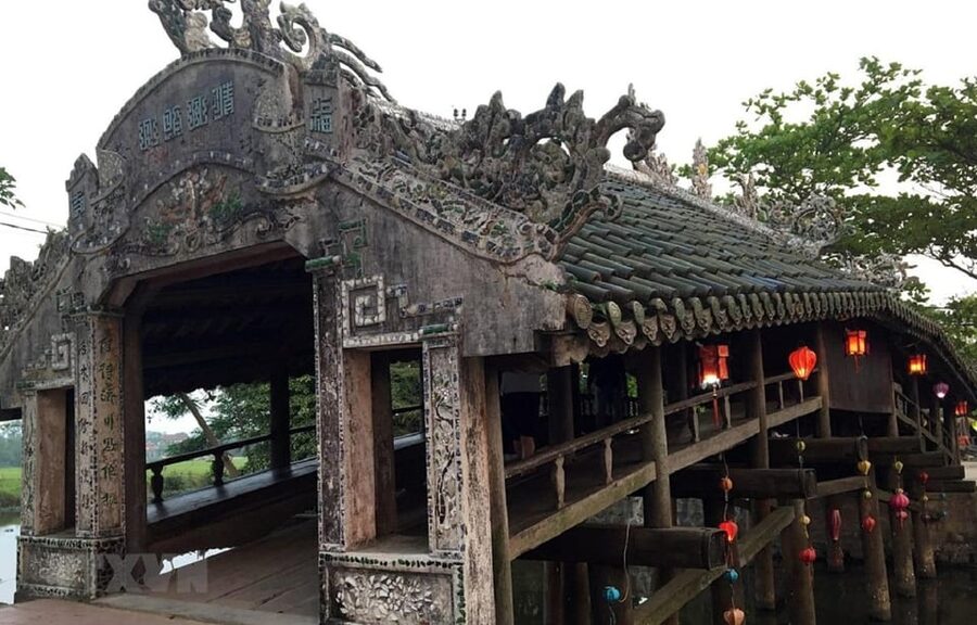 From Hue: Bus Transfer to Hoi An with Sightseeing Stops - Hai Van Pass and Lang Co Beach: The Photo-First Part of the Trip