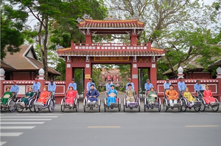 From Hue: Hue Evening Foodie Cyclo Tour. - How your guide turns snacks into Hue context