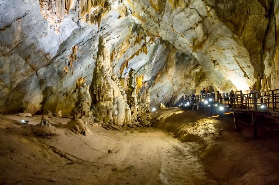 From Hue: Paradise Cave Full-Day Tour with Lunch - Hue to Paradise Cave: A long but well-structured 13-hour day