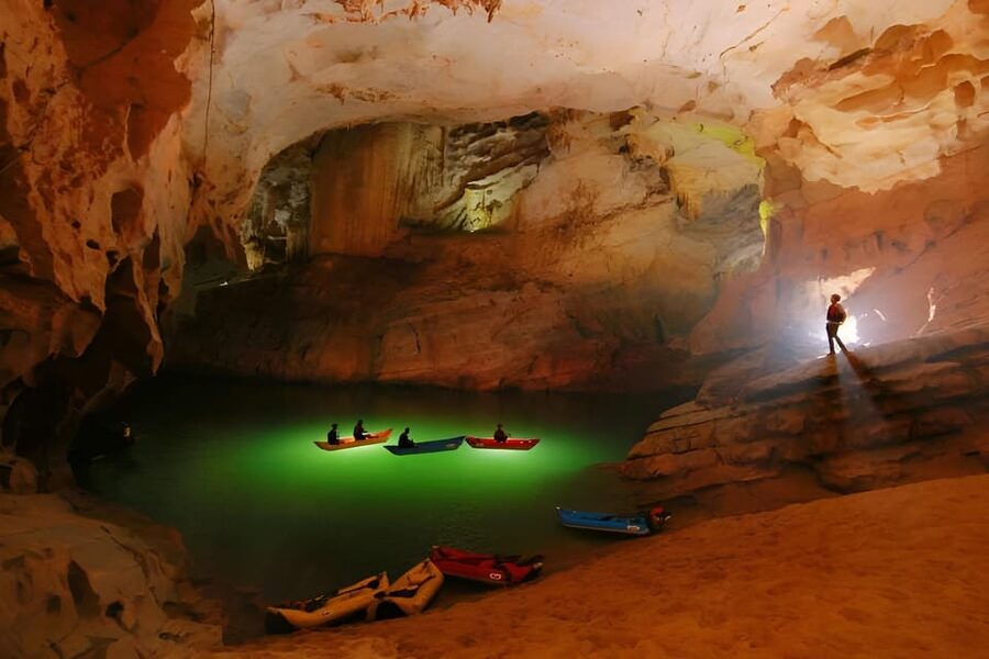 From Hue: Paradise Cave Full-Day Tour with Lunch - La Vang Holy Land stop: quick, meaningful, and photo-friendly