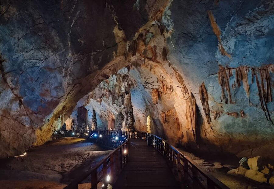 From Hue: Paradise Cave Full-Day Tour with Lunch - Hien Luong Bridge photo moment: a scenic break with context