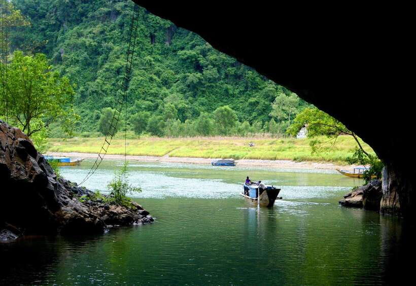 From Hue: Phong Nha Cave & Paradise Cave Full-Day Trip - The early wake-up and the transport plan from Hue to Dong Hoi