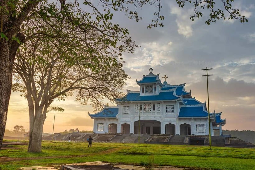 From Hue to History and Nature: DMZ & Phong Nha Cave Tour - Phong Nha Cave by boat: the moment history turns into nature