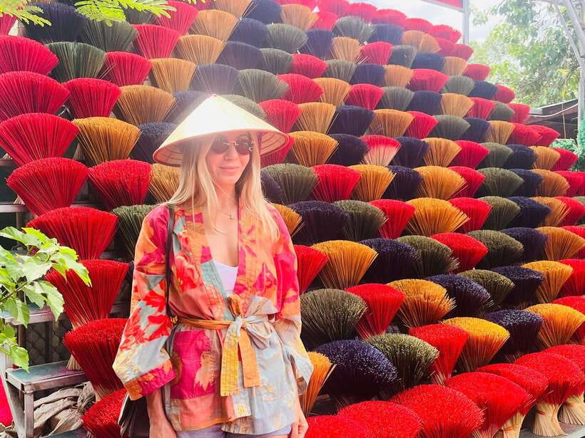Hanoi: Incense Village, Hat Artisan/ Trang An Boating Tour - Quang Phu Cau Incense Village: From Colorful Bundles to Production Reality