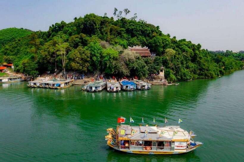 Hue Boat Tour On Perfume River with Royal Tombs - Thien Mu Pagoda: the Phuoc Duyen Tower stop that anchors Hue