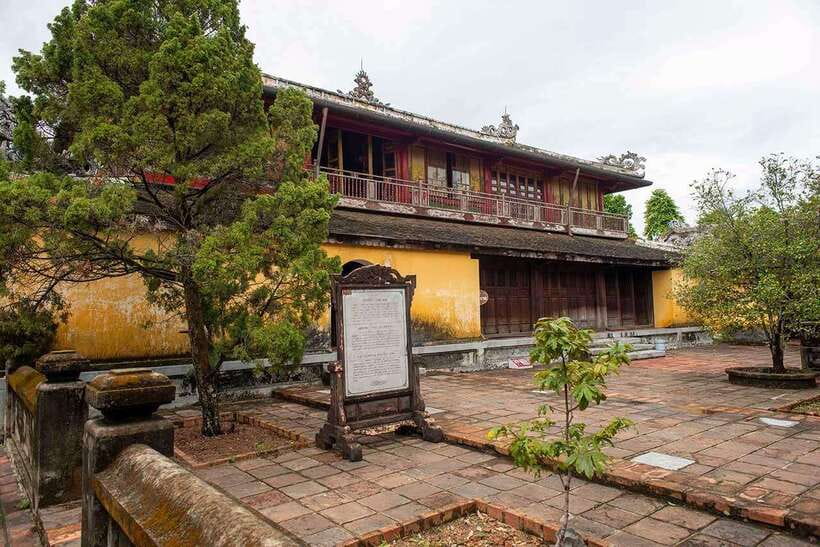Hue Car Rental with Driver for Transfer Trip and Sightseeing - Marble Mountains on the Hue to Hoi An route