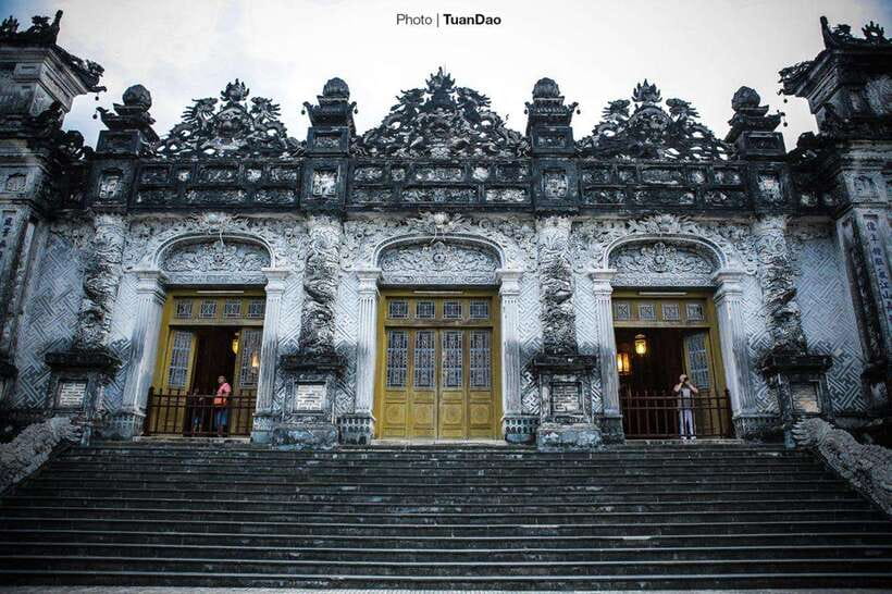 Hue City Full-Day Tour with Dragon Boat Trip & Lunch - Hue Historic Citadel: 520 hectares that explain the Nguyen Dynasty