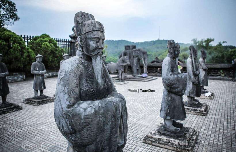 Hue City Full-Day Tour with Dragon Boat Trip & Lunch - Tomb of Minh Mang: gardens, lakes, pavilions, and calm symmetry