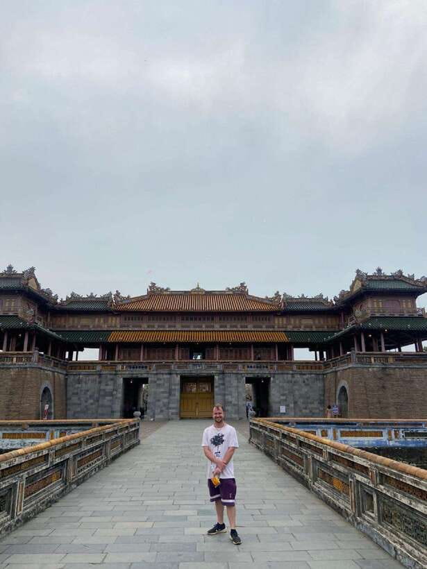 Hue City Highlights Tour: Pagoda, Citadel & Royal Tombs - Lunch at a Local Restaurant: Hue Flavors With Real-World Tradeoffs