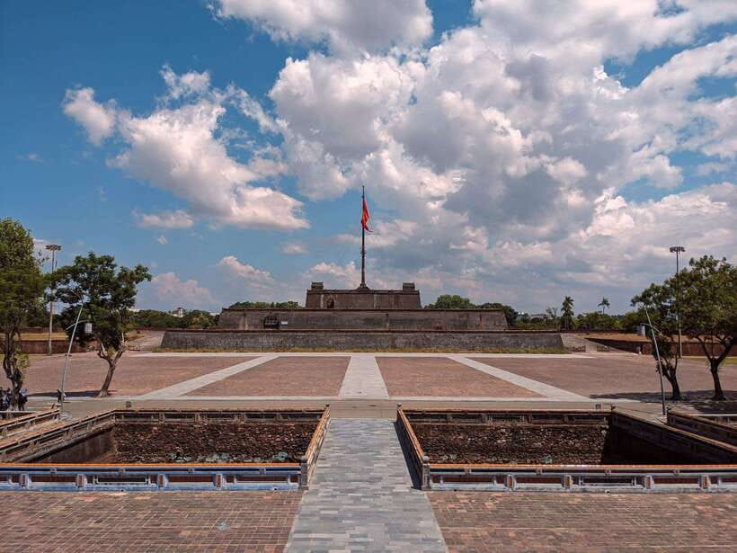 Hue City Highlights Tour: Pagoda, Citadel & Royal Tombs - Timing, Pace, and What to Expect on Your Feet