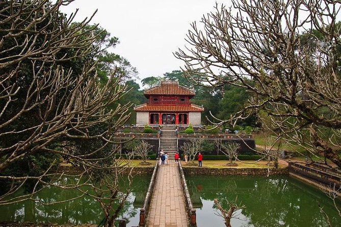 Hue: Custom Tour with Dragon Boat, Private Car & Motorbike - Weather, fog, and the rainy-day reality