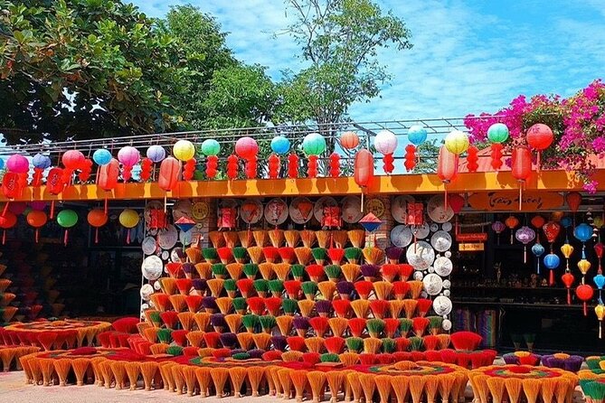 Hue: Deluxe group tour - Thuy Xuan conical hat and incense: crafts you can actually watch