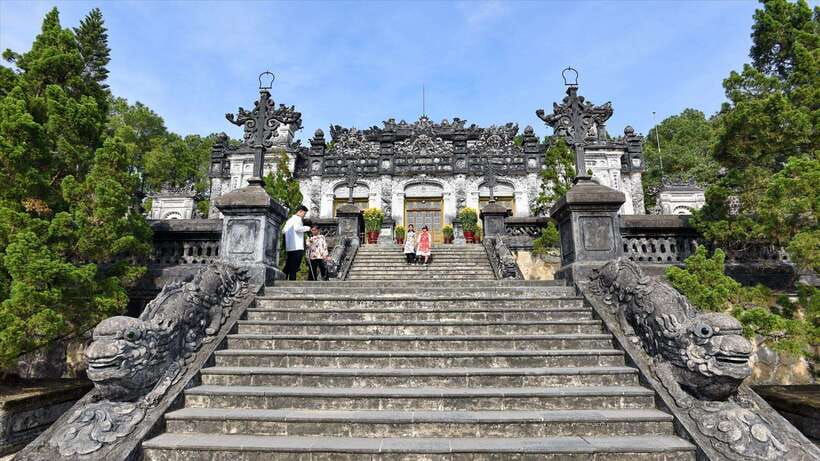 Hue : Dragon Boat Cruise to Thien Mu Pagoda and Tombs - Thien Mu Pagoda: the oldest religious site in Hue