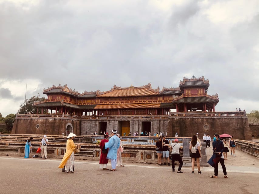 Hue: Dragon Boat, Imperial City & Royal Tombs Full-Day Tour - Entering Hue Historic Citadel: A Walk Through the Nguyen Power Base