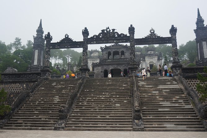 Hue: Dragon Boat, Perfume River, Pagoda & Royal Tomb Tour - Tu Duc Tomb: Poetry, Lakes, and a Much-Needed Break