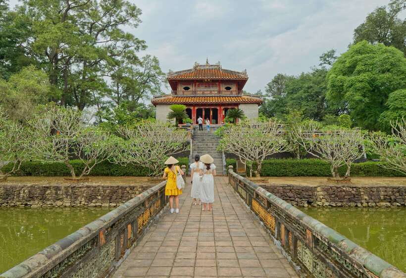 Hue: Dragon Boat, Perfume River, Pagoda & Royal Tomb Tour - What You’ll Learn (Without Turning This Into a Classroom)