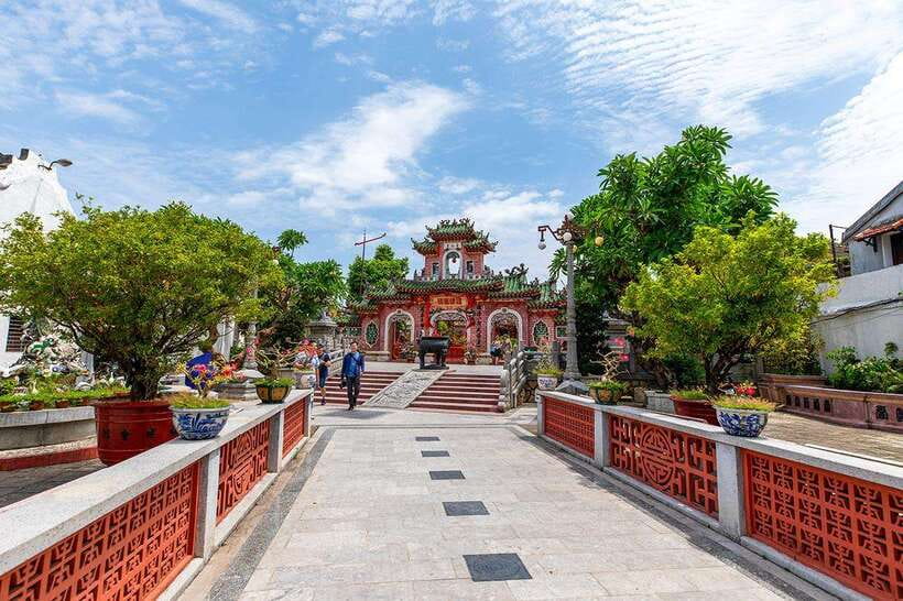 Hue: Enchanting Marble Mountains And Hoi An's Timeless Charm - Traditional Art Performance Theatre: A Pause With a Cultural Angle