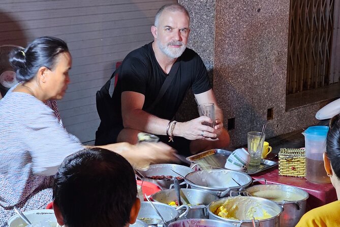 Hue Food Tour: Central Vietnam Culinary Heritage (Small Group) - Che Huế to finish: the sweet reset