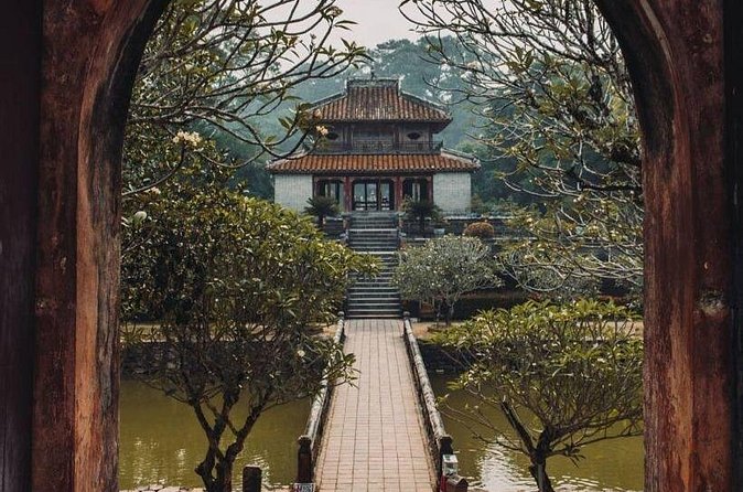 Hue Highlights Full-Day City Tour - Dong Ba Market: Real-Life Hue in a 20-Minute Taste Test