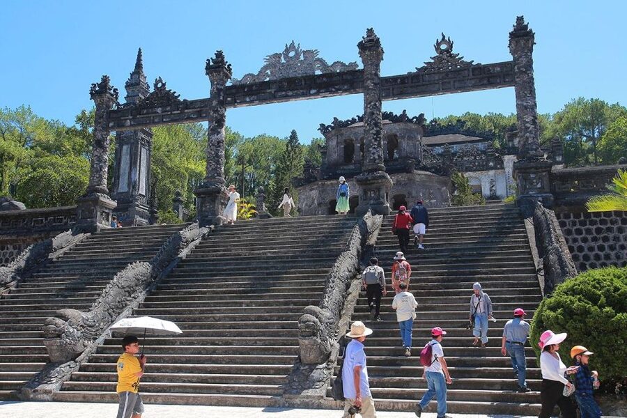 Hue: Hue Royal Tombs Tour Visit 3 Best Tombs & Pagoda - Minh Mang Tomb on Cam Khe Mountain: A Peaceful Start