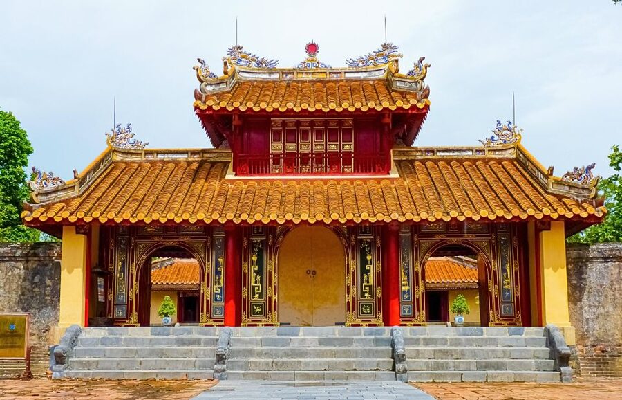 Hue: Hue Royal Tombs Tour Visit 3 Best Tombs & Pagoda - Thien Mu Pagoda in 30 Minutes: Hue’s Iconic View From Ha Khe Mountain
