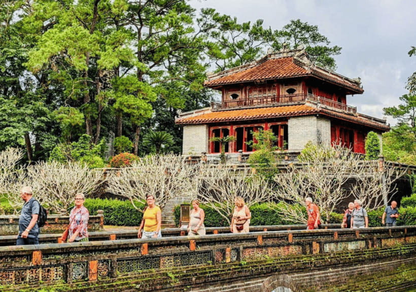 Hue Imperial Citadel, Tombs, Perfume River Boat Tour & Van - Conical Hat and Incense-Making Villages: Craft Culture With a Sales Reality Check
