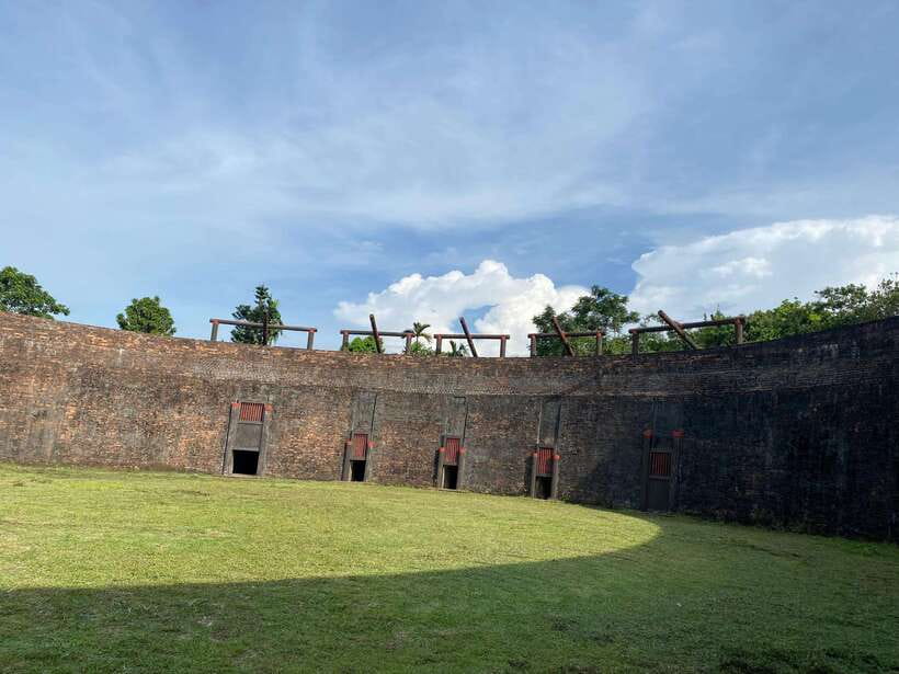 Hue Imperial City & Abandoned Water Park Tour by E-Scooter - Morning plan: Hue Imperial City and Ho Quyen Voi Re
