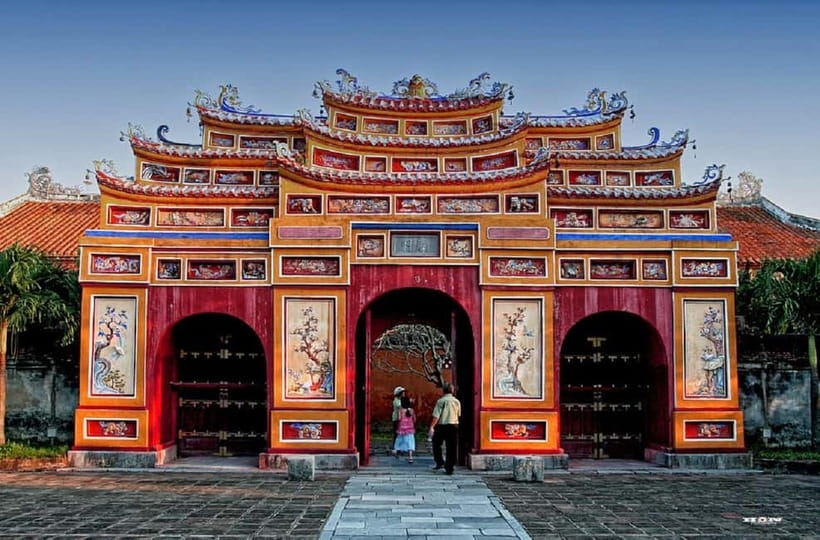 Hue: Imperial City, Royal Tombs, Pagoda & Dragon Boat Tour - Tu Duc Tomb: where the emperor lived and worked
