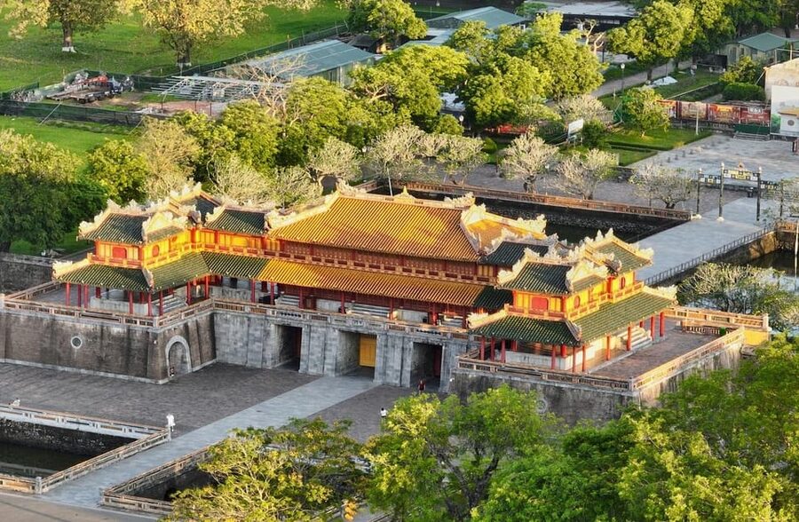 Hue: Imperial City, Royal Tombs, Pagoda & Dragon Boat Tour - Khai Dinh Tomb: the blended-style tomb with an important twist