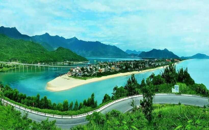 Hue Imperial Private Tour via Hai Van Pass Train Experience - Lunch break in Hue: a timed meal that keeps the day on track