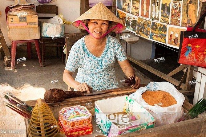 Hue Motorbike Half Day Tour: Visit Unusual Things in Hue City - Thủy Tiên Lake and Vong Cảnh Hill: abandoned curiosity plus royal viewpoint