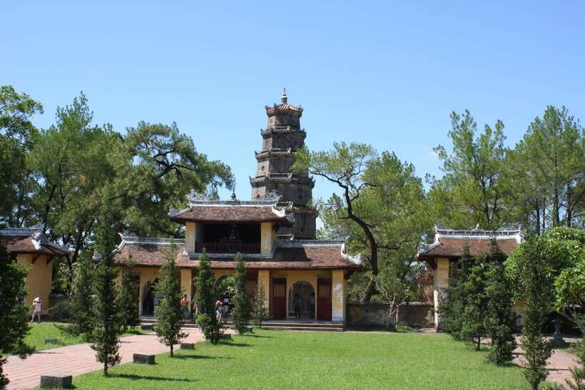 Hue: Perfume River Cruise with Thien Mu Pagoda & Tombs - From hotel pickup to dragon boat: how the day flows