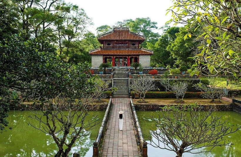 Hue: Private Dragon Boat, Pagoda, and Royal Tomb Tour - Heat, timing, and pacing: making the day feel good