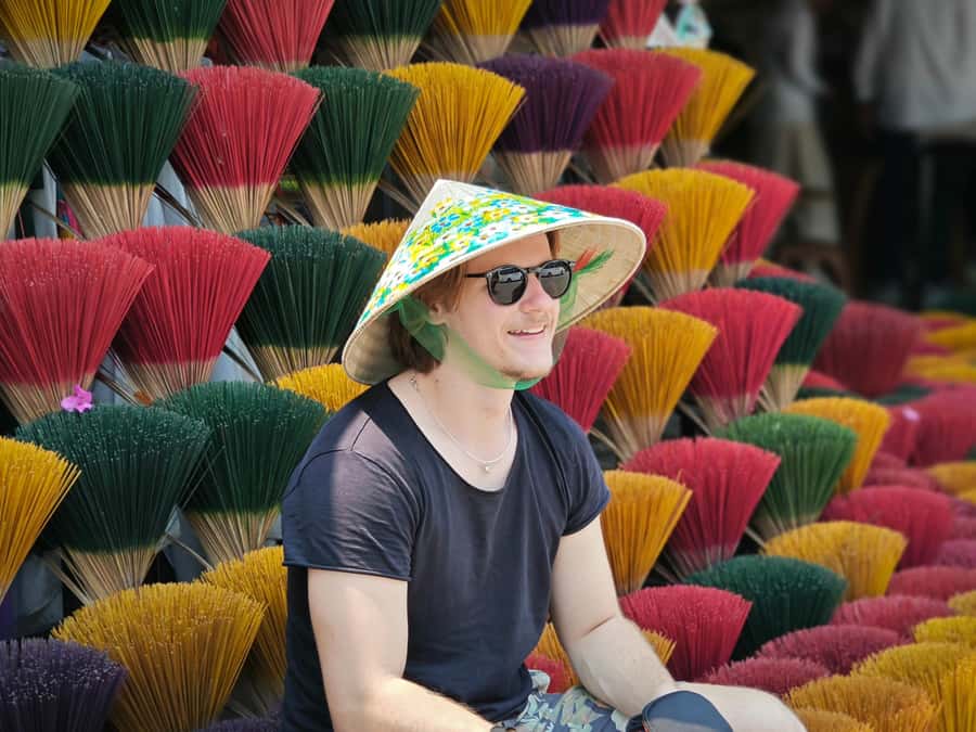 Hue: Private Guided Tour to Royal Tombs & Hue Imperial City - Dong Ba Market and lunch: see everyday Huế before the tombs