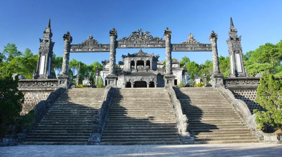 Hue Private Tour with Local Guide – Customize Your Itinerary - Thuy Tien Lake (The Abandoned Water Park): The Eerie Dragon Stop