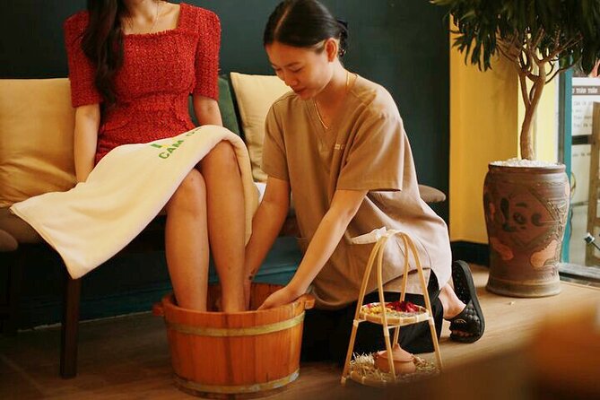 Hue Royal Relaxation Body Massage for 110 mins - The 110-minute flow: tea, massage, hot stones, then herbal add-ons