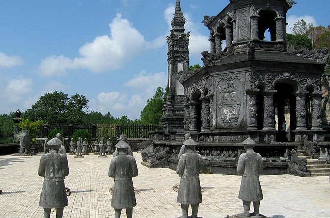 Hue Royal tombs half day afternoon group tour - Getting ready: a simple packing list for tombs in Hue