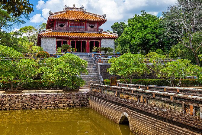 Hue Royal Tombs Tour: Visit Best Pagoda & King's Mausoleums - Stop 2: Mausoleum of Emperor Minh Mang (Hieu Lang and the Family Line)