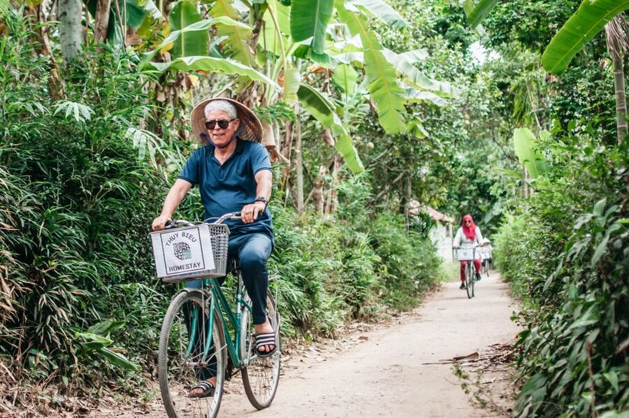 Hue: Thuy Bieu Village Bike Tour with Lunch - Luong Quan Temple and the Tet connection
