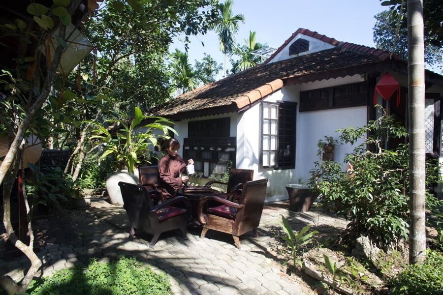Hue: Thuy Bieu Village Bike Tour with Lunch - The herbal foot bath: your post-ride recovery plan