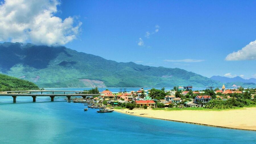 Hue to Hoi An by bus: Hai Van Pass, Lang Co, Marble mountain - The morning plan: Hue pickup and Thanh Toan tile bridge