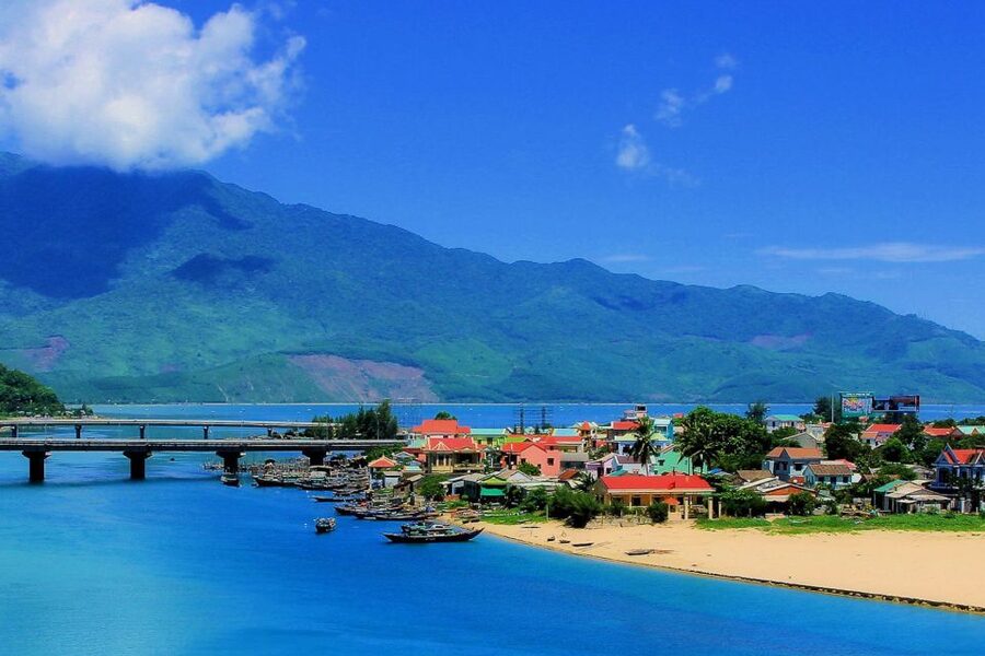Hue to Hoi An/Da Nang: Private Scenic Motorbike Tour - Lang Co Beach for a Swim and Seafood Lunch (At Your Expense)
